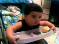 Bebê Brian dançando muito engraçado..