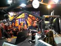 Parodia de los Artistas que le dedican sus Premios a las Disqueras y no a su Familia