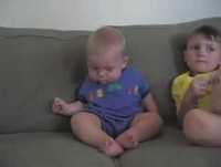 Bebê muito engraçado!