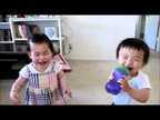 Dois bebês rindo - Video muito engraçado -  por Silas Verdan