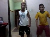 Gabriel na dança do lek lek