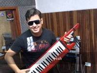 Hipie caia c Romulo Bottiery