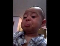 bebe com medo do pai muito engraçado