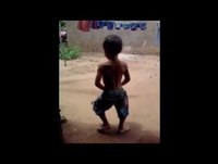 Menino dançando forró  ... Muito engraçado ...kkk