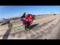 Apanhados a fazer a clebre posio 69 em cima de uma moto! OH GOD!   Grande Lata   Videos de rir video