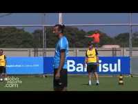 Torcedor xinga felipão de *velho fedorento*