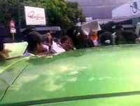 COMBATE Pamela muy querida por el publico, rimpresionante video como la gente la caia encima ..