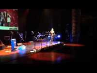 Entrada surpresa em palco de Ricardo Araujo Pereira.