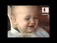 ••►BEBÉ ENGRAÇADO ri que nem um GOLFINHO◄••