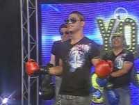 El Especial del Humor: YO SI SOY "Jonathan Maicelo" (Parte 2) Canta y Pega a Participantes. 01-12-12