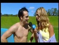 Alex Goude sauve Pauline - Total Wipeout - Éte 2009