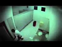 Fantasma no Banheiro  Pegadinha Engraçada!