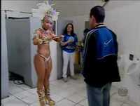 Apanhados na casa de banho