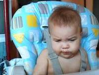 bebe dormindo e comendo