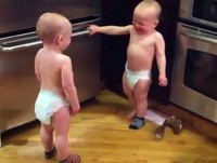 Bebês Conversando - Muito Engraçado
