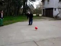 Jogar futebol é facil dificil é faze-lo com 5L de vinho