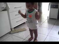 Bebe dançando,muito engraçado
